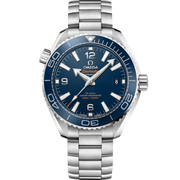 Quadrante nero con motivo a onde inciso al laser e numeri arabi luminescenti dell’Omega Seamaster Planet Ocean 600M 39,5 mm modello 215.30.40.20.03.001.